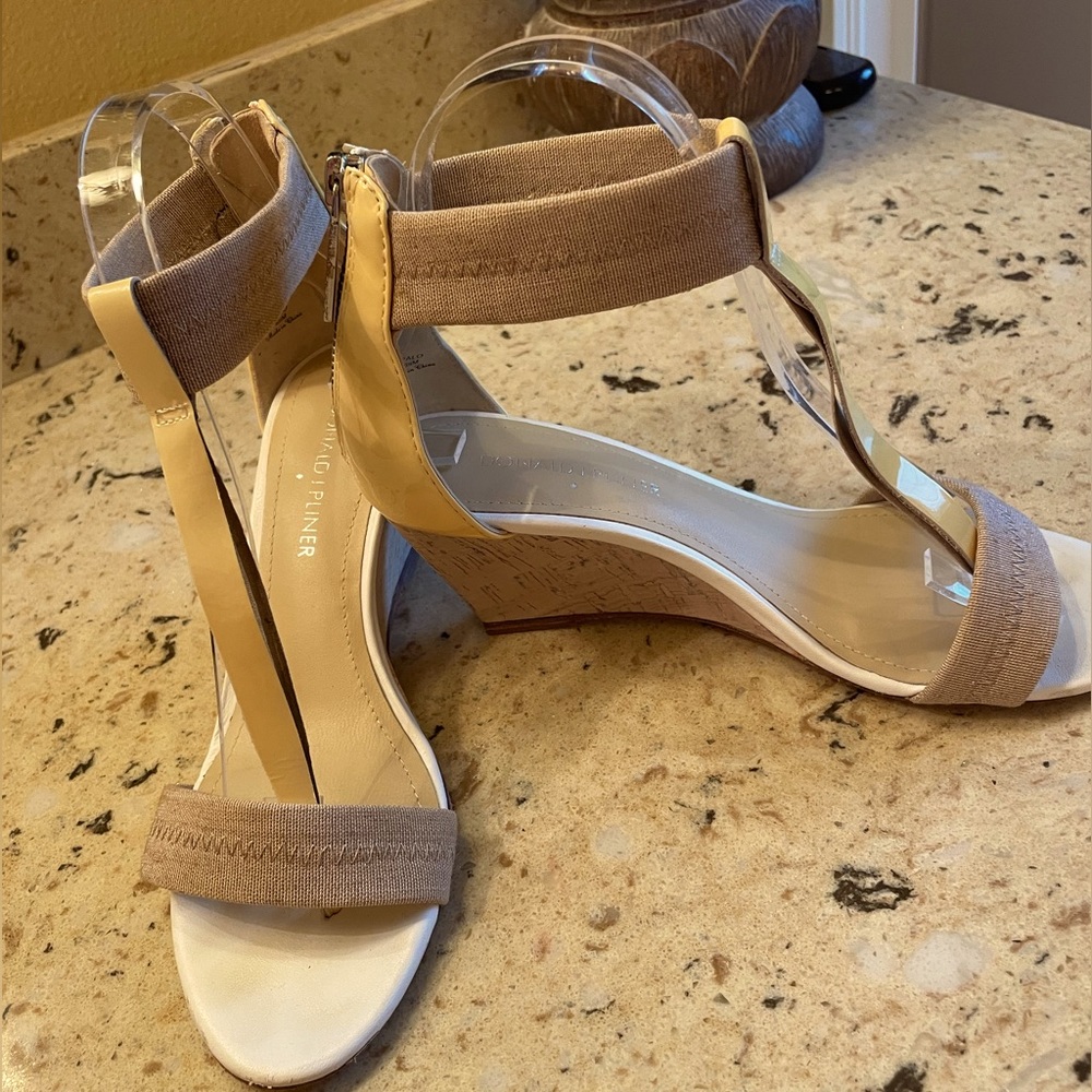 DONALD PLINER T-STRAP MULTI COLOR SANDAL